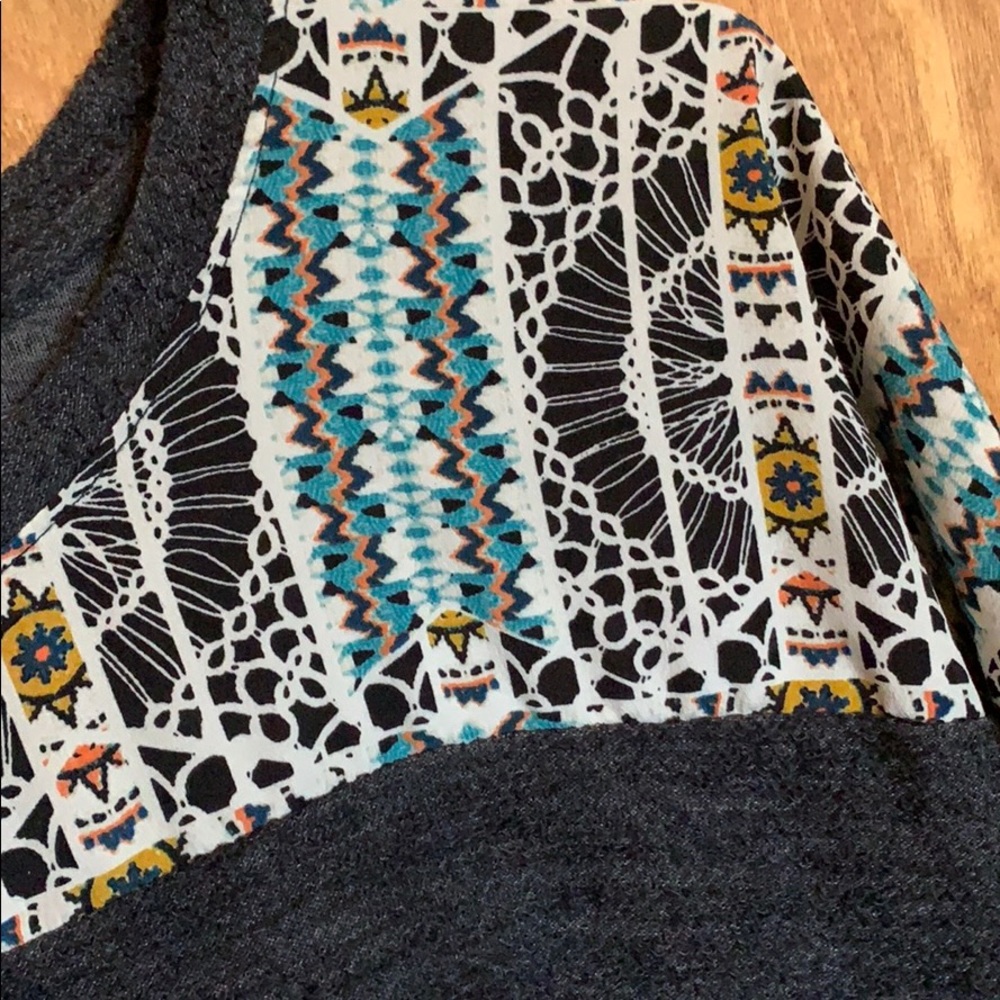 Cute Patterned Top - Picture 2 of 4